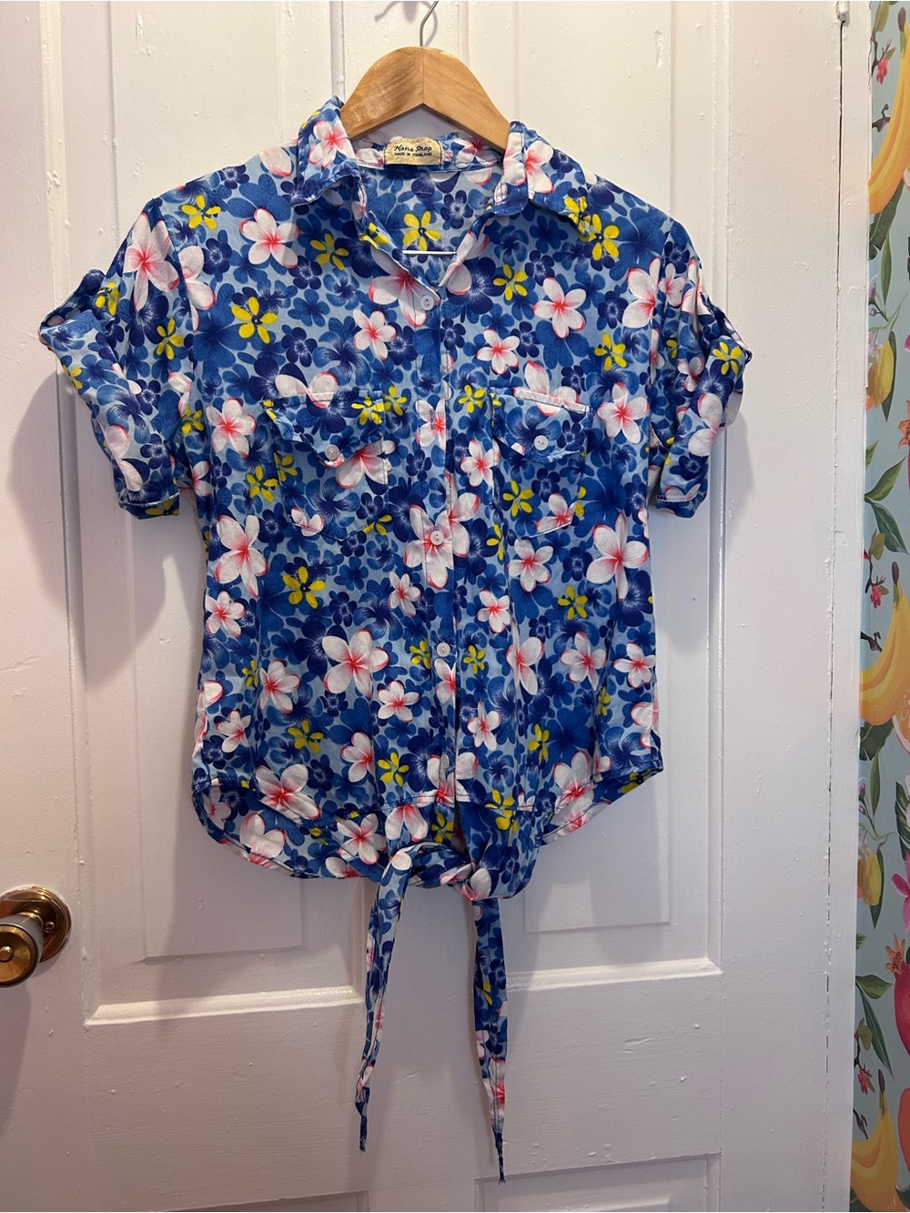 🌺 Gorgeous Vintage-Vibe Tropical Floral Button-Up Shirt by Nana Shop 🌺